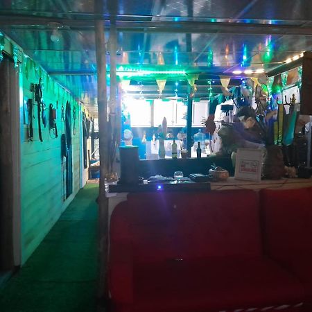 Hostal Cafe Axel Bocas del Toro Exterior foto