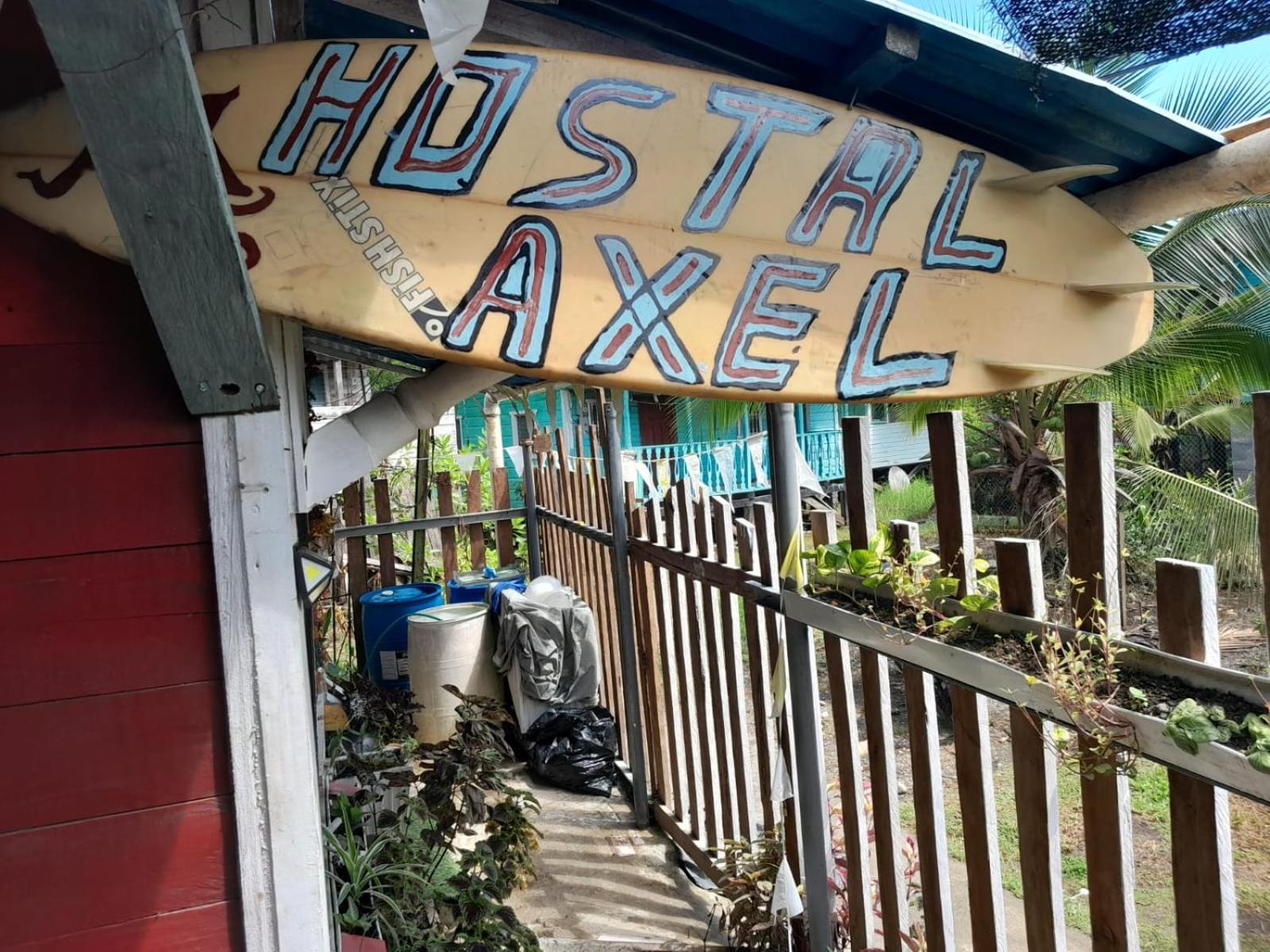 Hostal Cafe Axel Bocas del Toro Exterior foto